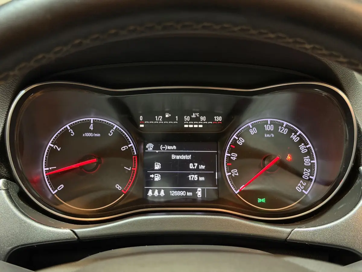 1.0 Turbo Online Edition 2E-EIG!/AIRCO/NAVI/CARPLAY/CRUISE/PDC/NWE-APK!/CLIMATE/VDOH/TREKHAAK/12-MND-GARANTIE