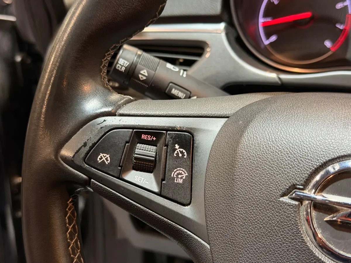 1.0 Turbo Online Edition 2E-EIG!/AIRCO/NAVI/CARPLAY/CRUISE/PDC/NWE-APK!/CLIMATE/VDOH/TREKHAAK/12-MND-GARANTIE