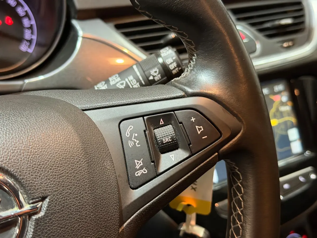1.0 Turbo Online Edition 2E-EIG!/AIRCO/NAVI/CARPLAY/CRUISE/PDC/NWE-APK!/CLIMATE/VDOH/TREKHAAK/12-MND-GARANTIE