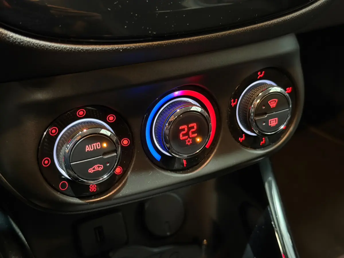 1.0 Turbo Online Edition 2E-EIG!/AIRCO/NAVI/CARPLAY/CRUISE/PDC/NWE-APK!/CLIMATE/VDOH/TREKHAAK/12-MND-GARANTIE
