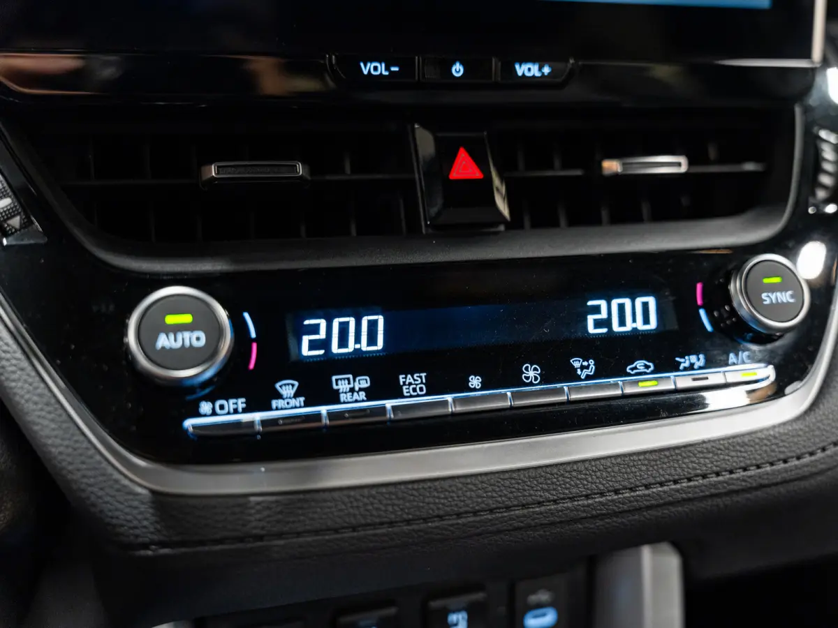 Hybrid 200 Dynamic, Voll Led, Digi Dash, Adaptieve Cruise, Apple Carplay, Clima, PDC, Multistuur, Onderhoud