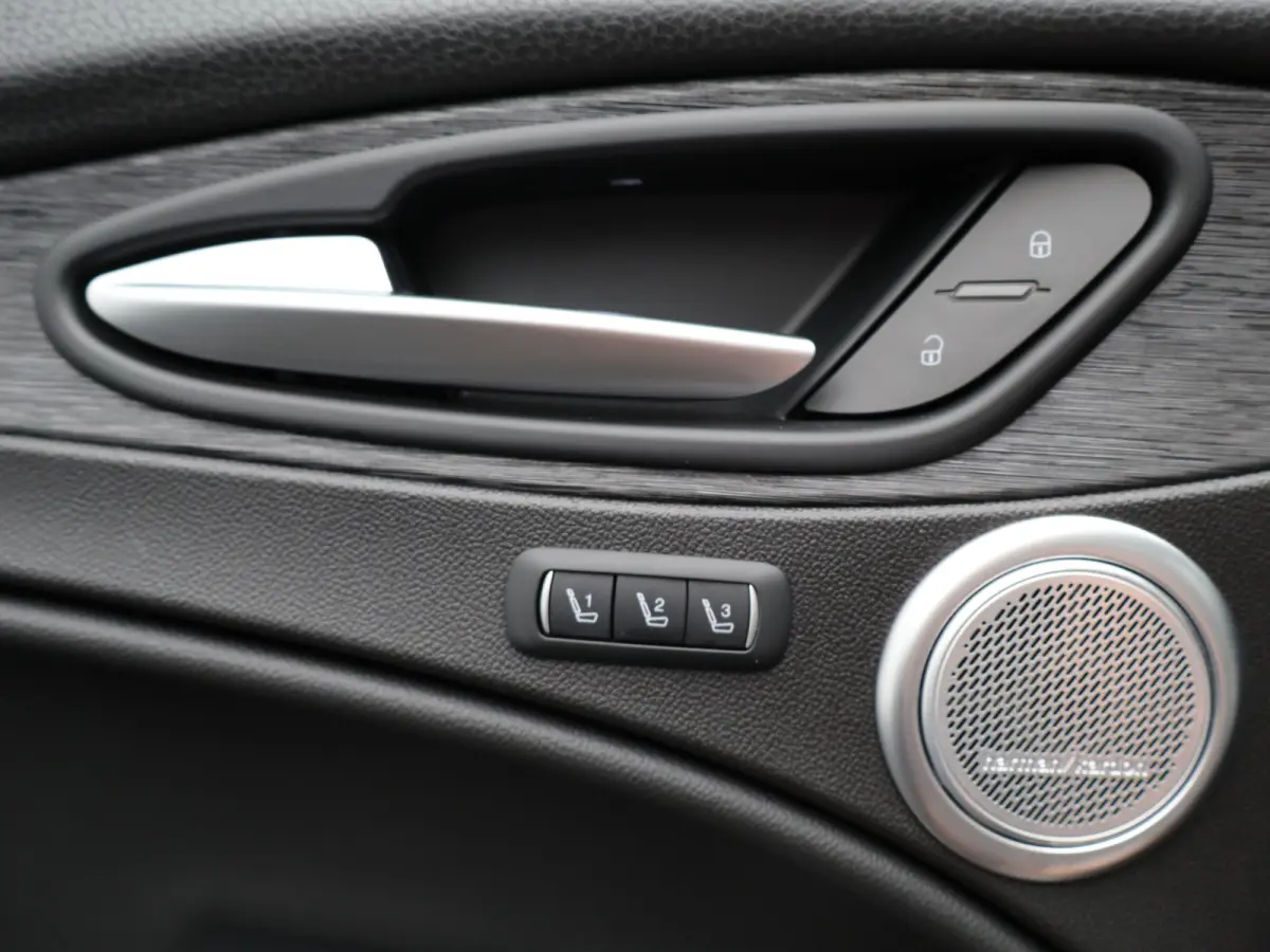 2.0 T AWD B-Tech 280 Pk | Panoramisch schuifdak | Elek. stoelen | Stoel en stuurverwarming | Adaptive Cruise Control | Dodehoekdetectie | Elek. achterklep