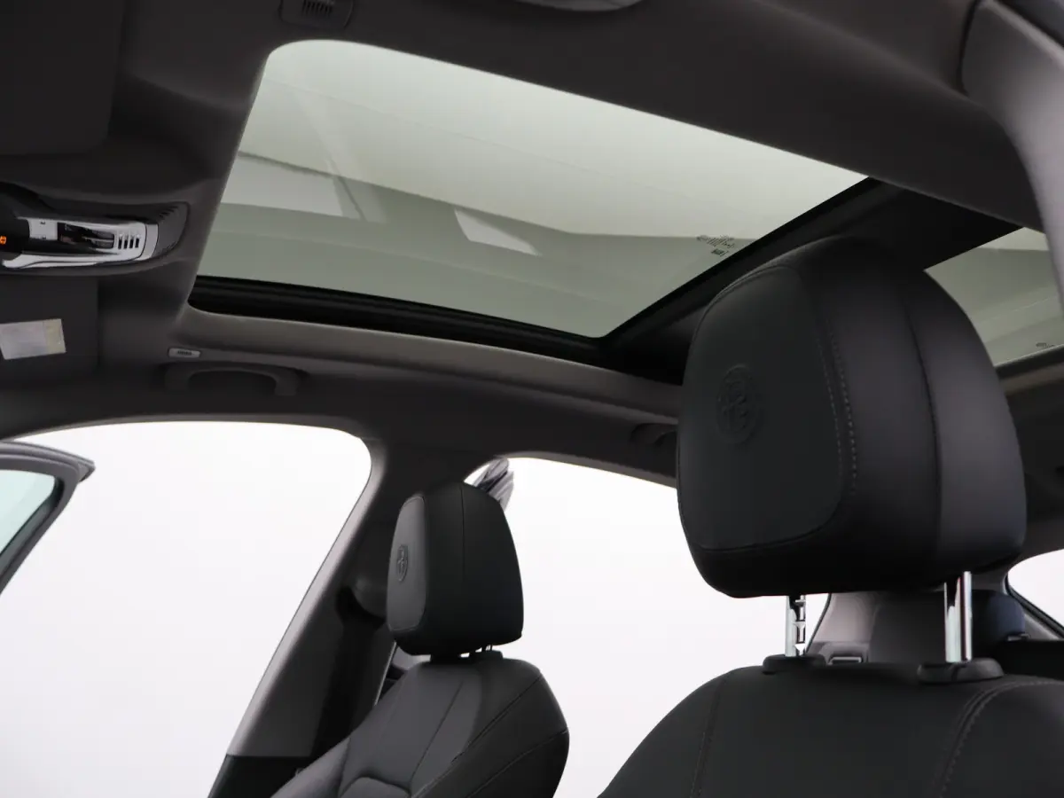2.0 T AWD B-Tech 280 Pk | Panoramisch schuifdak | Elek. stoelen | Stoel en stuurverwarming | Adaptive Cruise Control | Dodehoekdetectie | Elek. achterklep