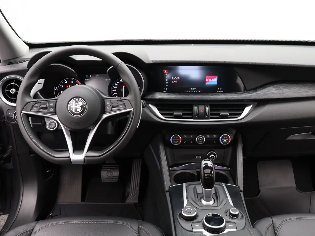 2.0 T AWD B-Tech 280 Pk | Panoramisch schuifdak | Elek. stoelen | Stoel en stuurverwarming | Adaptive Cruise Control | Dodehoekdetectie | Elek. achterklep