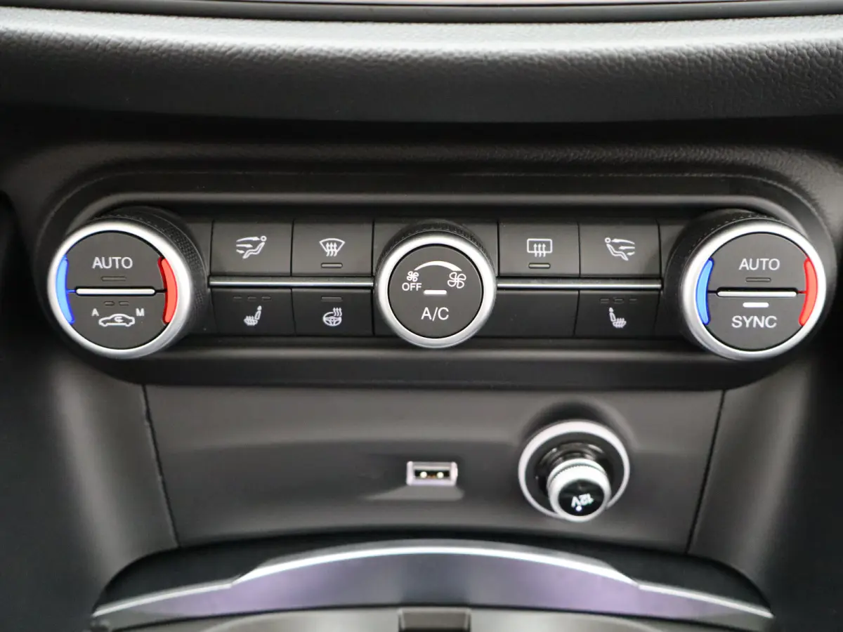 2.0 T AWD B-Tech 280 Pk | Panoramisch schuifdak | Elek. stoelen | Stoel en stuurverwarming | Adaptive Cruise Control | Dodehoekdetectie | Elek. achterklep