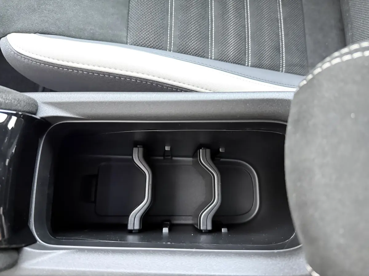 1.2 Turbo Hybrid Ibrida Sport Speciale | Achterbank in delen neerklapbaar | Achteruitrijcamera | Airco (automatisch)