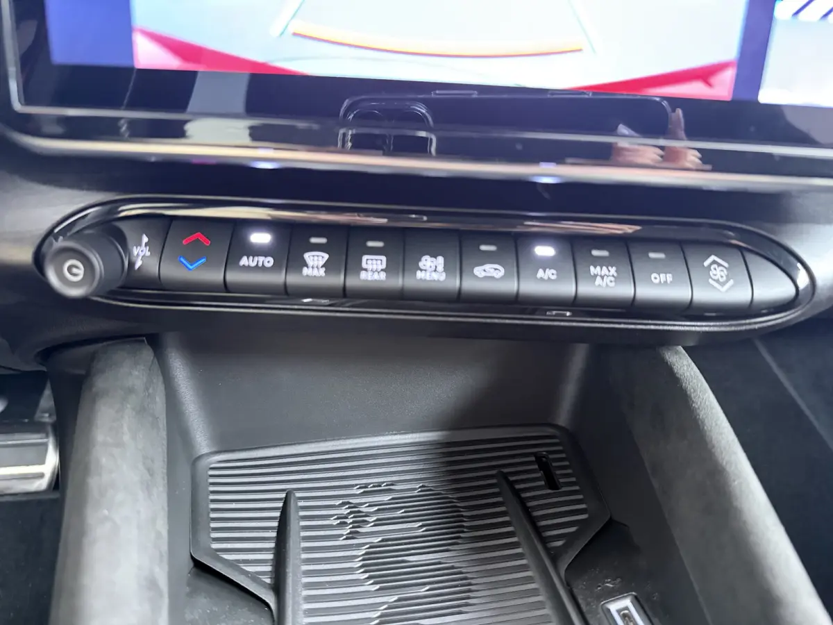1.2 Turbo Hybrid Ibrida Sport Speciale | Achterbank in delen neerklapbaar | Achteruitrijcamera | Airco (automatisch)