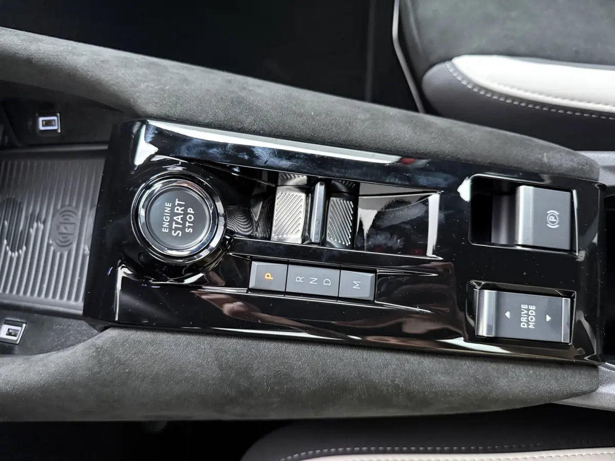1.2 Turbo Hybrid Ibrida Sport Speciale | Achterbank in delen neerklapbaar | Achteruitrijcamera | Airco (automatisch)