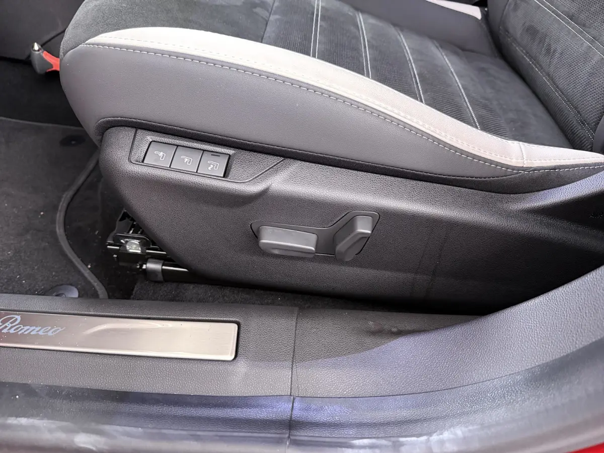 1.2 Turbo Hybrid Ibrida Sport Speciale | Achterbank in delen neerklapbaar | Achteruitrijcamera | Airco (automatisch)