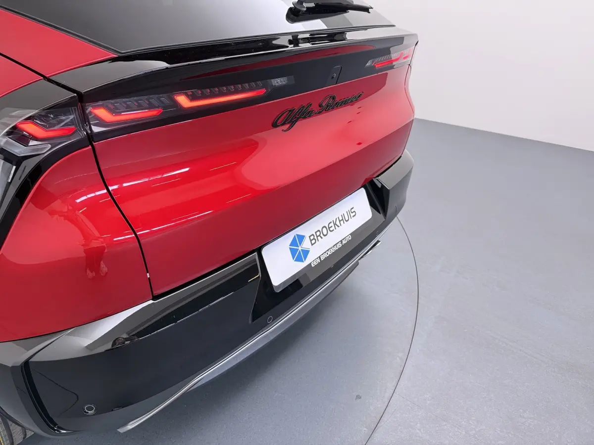 1.2 Turbo Hybrid Ibrida Sport Speciale | Achterbank in delen neerklapbaar | Achteruitrijcamera | Airco (automatisch)