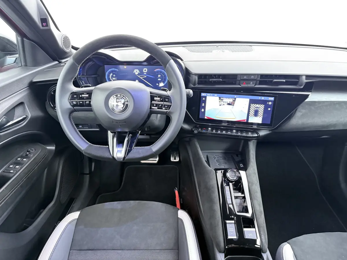1.2 Turbo Hybrid Ibrida Sport Speciale | Achterbank in delen neerklapbaar | Achteruitrijcamera | Airco (automatisch)