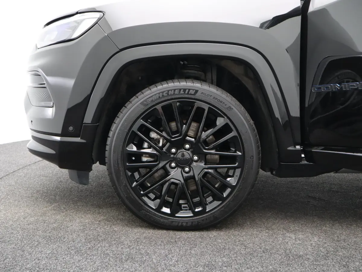 4xe 240 Plug-in Hybrid S | Leder | Navi | Adaptieve cruise | Camera | Elek. klep | Keyless | PDC V+A | Stoelverwarming |