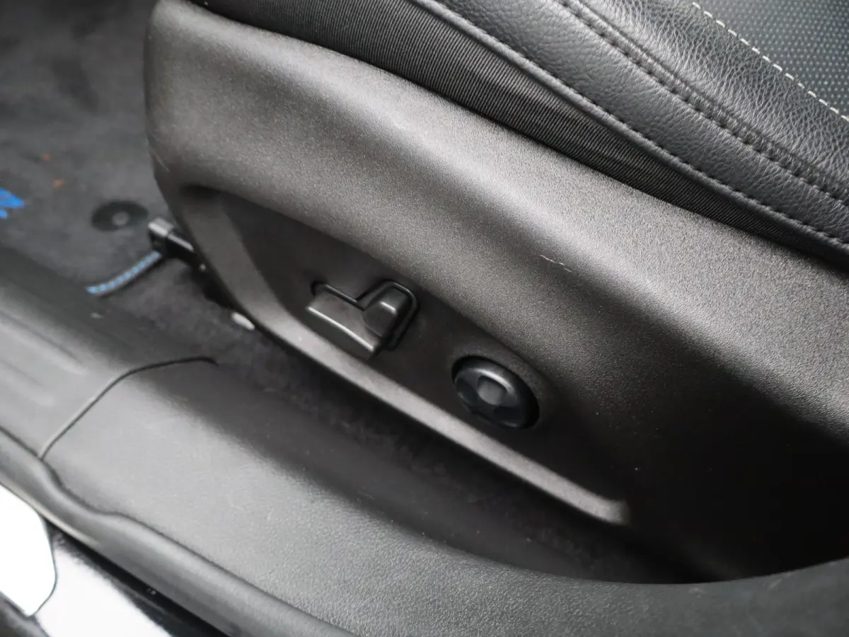 4xe 240 Plug-in Hybrid S | Leder | Navi | Adaptieve cruise | Camera | Elek. klep | Keyless | PDC V+A | Stoelverwarming |