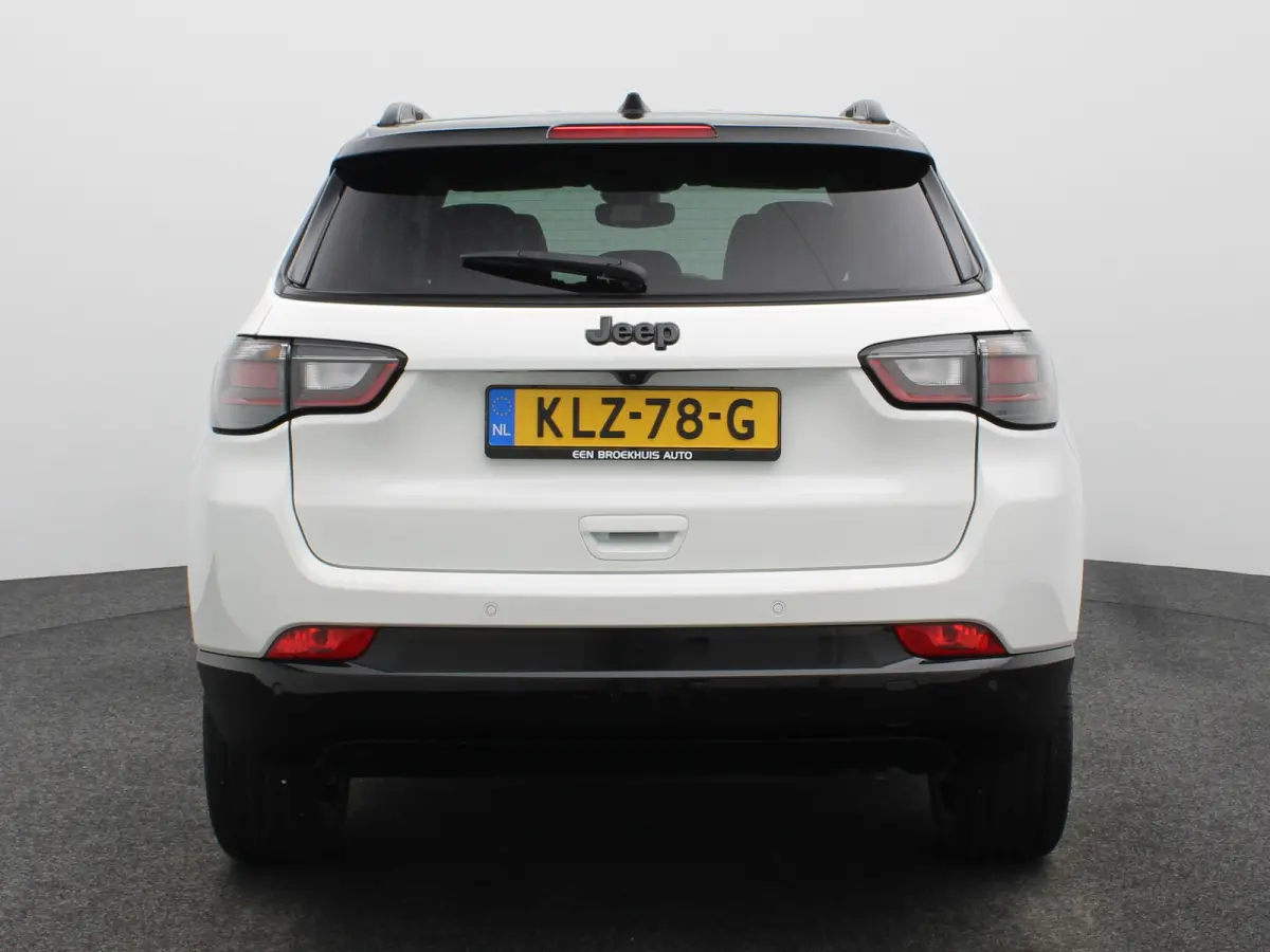 1.5T e-Hybrid S Lederen Bekleding | Camera | Stoelventilatie | Stoelverwarming | Elektrisch Verstelbare Stoel | Parkeersensoren Voor en Achter | 19" Lichtmetalen Velgen