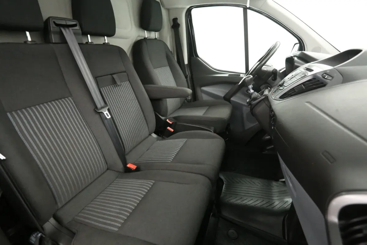 2.0 TDCI L2H1 | Airco | Camera | Cruise | 3 Zits | Navi | Parkeersens. | 2xSchuifdeur