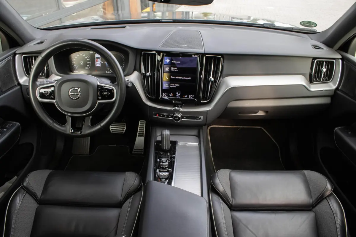 2.0 PHEV T6 AWD R-Design|360 Camera|Stuur+Stoelverwarming|Trekhaak|HUD|Pano|ACC|