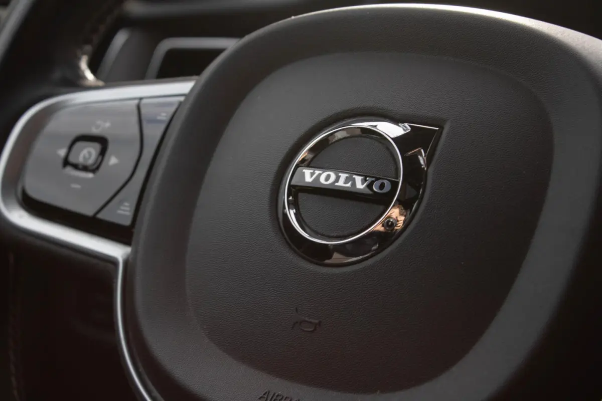 2.0 PHEV T6 AWD R-Design|360 Camera|Stuur+Stoelverwarming|Trekhaak|HUD|Pano|ACC|