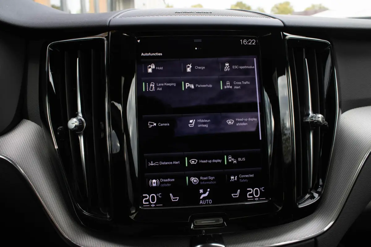 2.0 PHEV T6 AWD R-Design|360 Camera|Stuur+Stoelverwarming|Trekhaak|HUD|Pano|ACC|