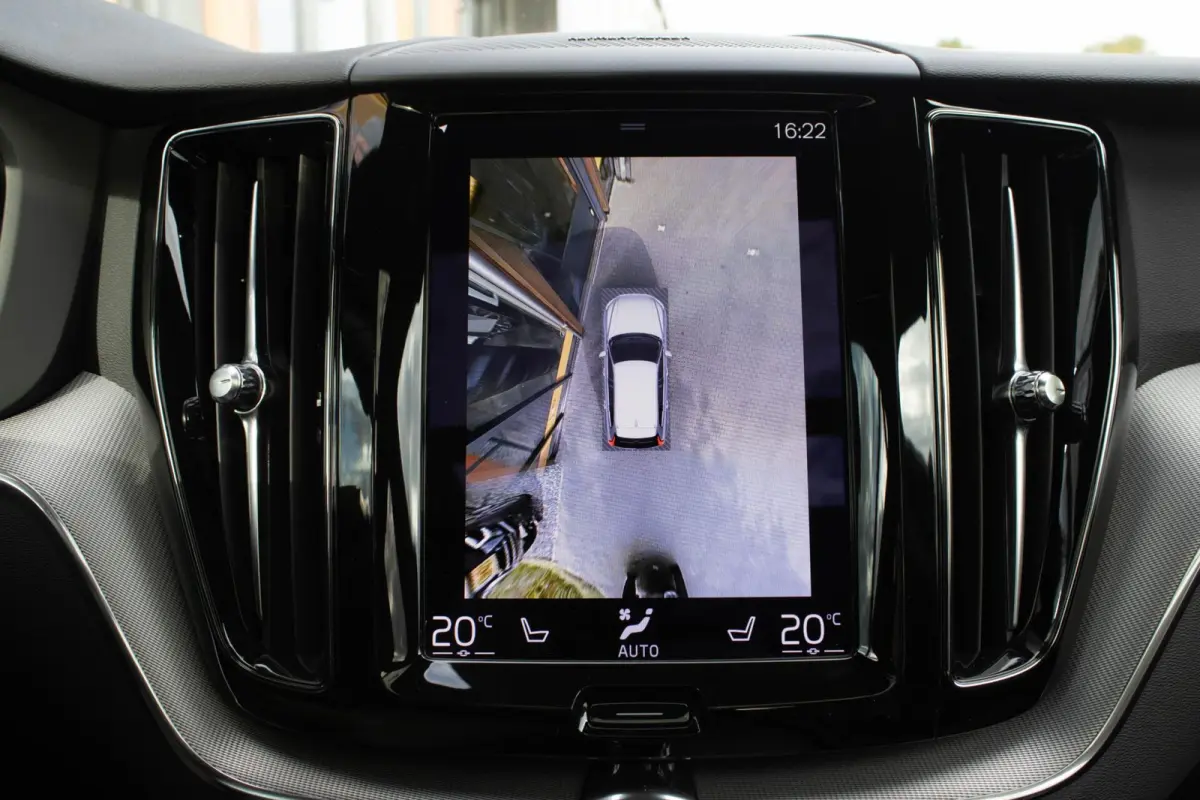 2.0 PHEV T6 AWD R-Design|360 Camera|Stuur+Stoelverwarming|Trekhaak|HUD|Pano|ACC|