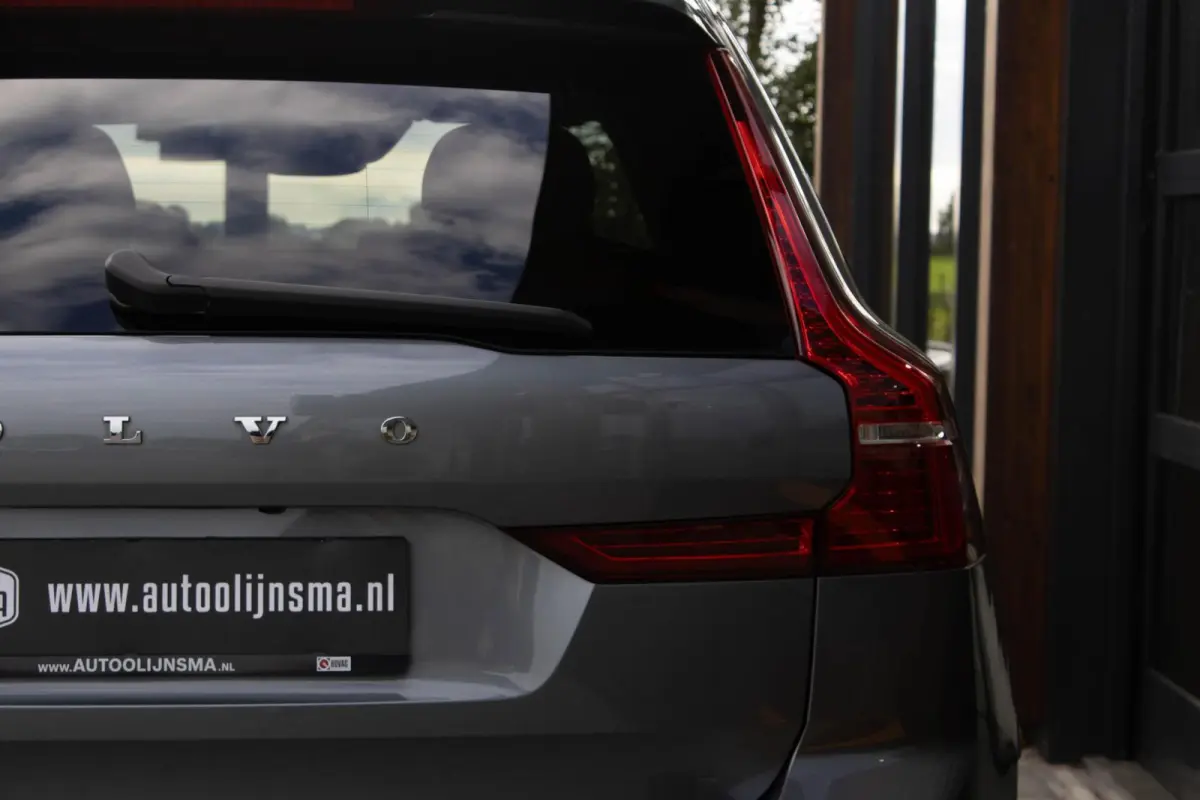 2.0 PHEV T6 AWD R-Design|360 Camera|Stuur+Stoelverwarming|Trekhaak|HUD|Pano|ACC|