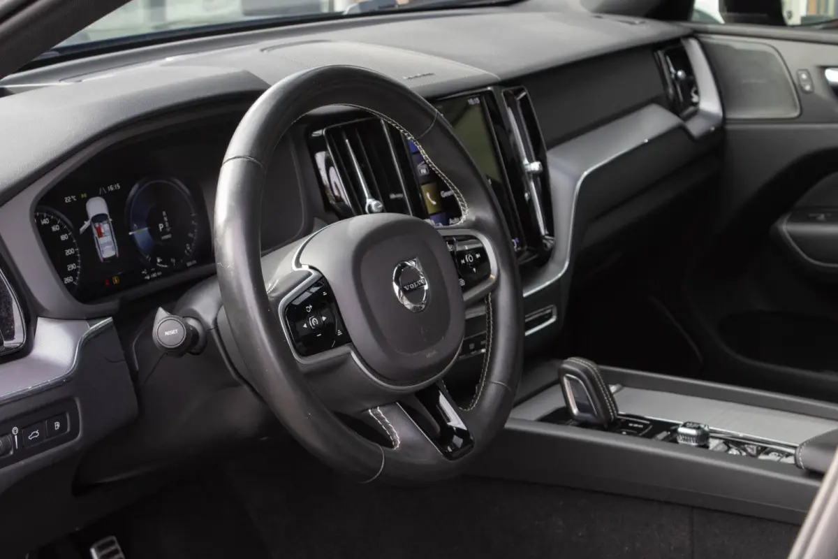 2.0 PHEV T6 AWD R-Design|360 Camera|Stuur+Stoelverwarming|Trekhaak|HUD|Pano|ACC|