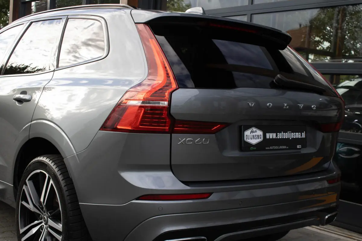 2.0 PHEV T6 AWD R-Design|360 Camera|Stuur+Stoelverwarming|Trekhaak|HUD|Pano|ACC|