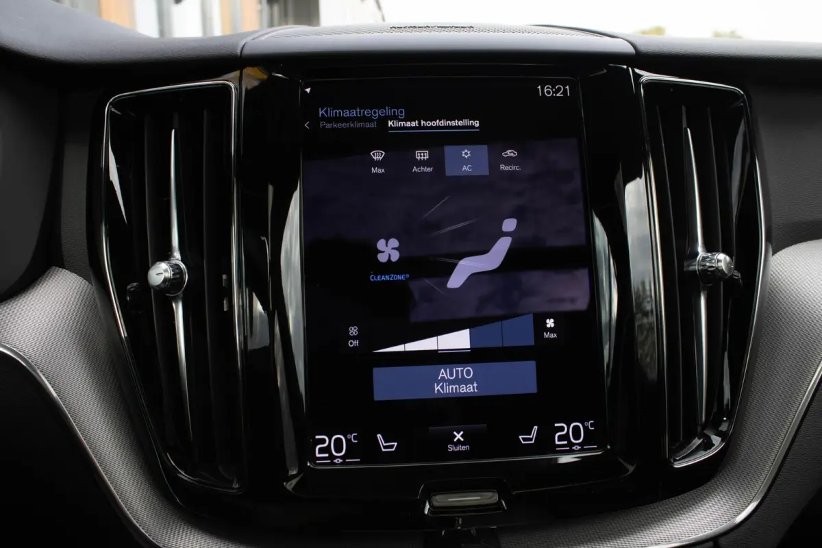 2.0 PHEV T6 AWD R-Design|360 Camera|Stuur+Stoelverwarming|Trekhaak|HUD|Pano|ACC|