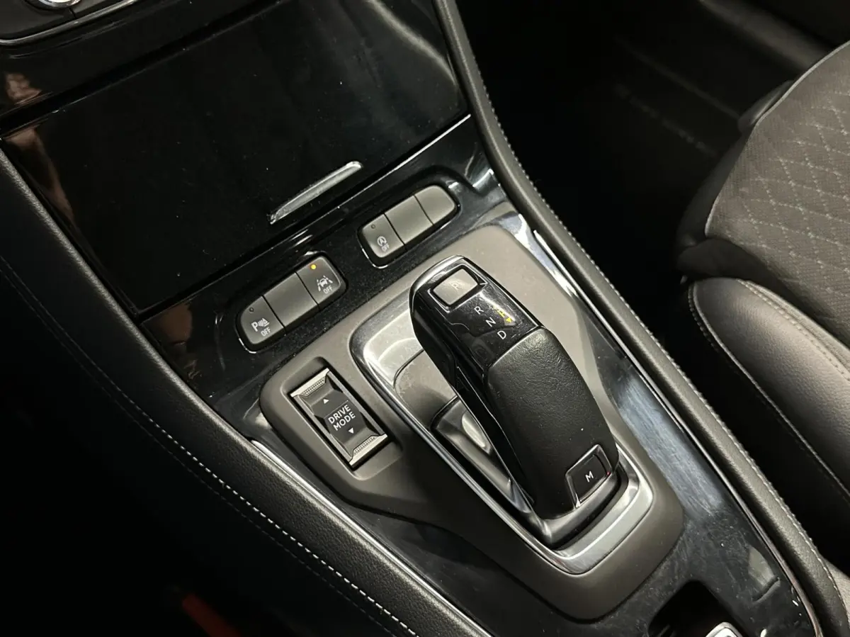 1.2 Turbo Business Elegance TREKHAAK CAMERA CARPLAY NAVI CRUISE ECC LM.