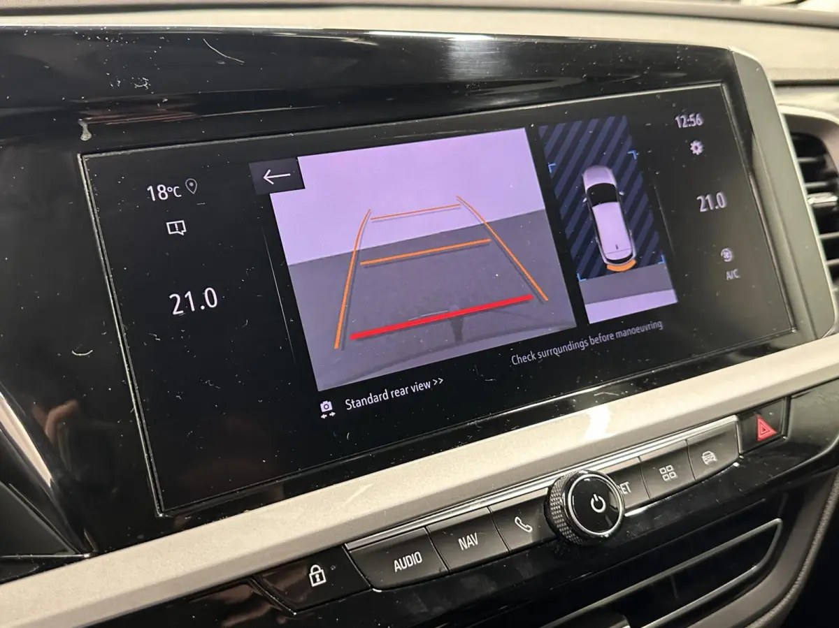 1.2 Turbo Business Elegance TREKHAAK CAMERA CARPLAY NAVI CRUISE ECC LM.