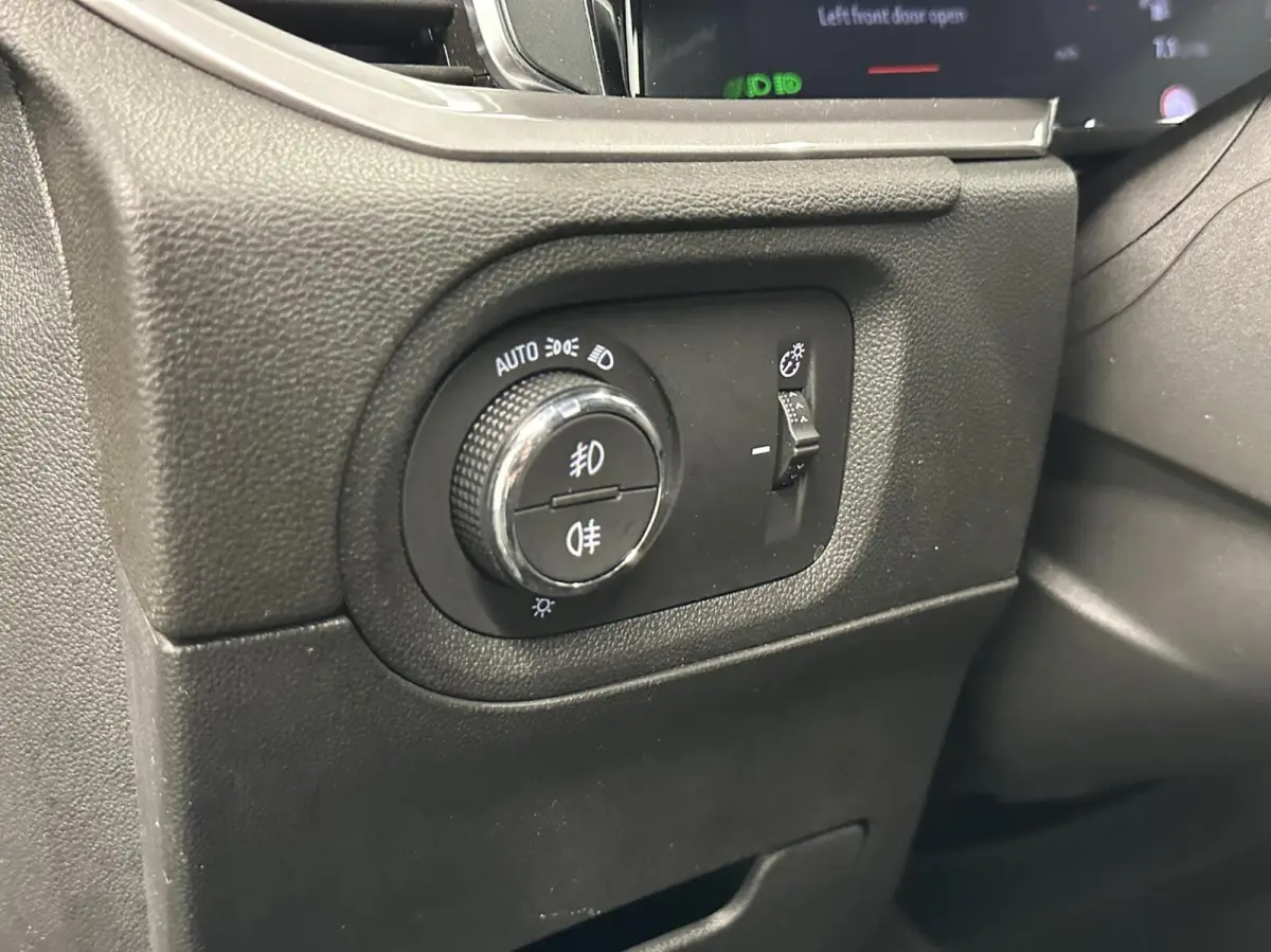 1.2 Turbo Business Elegance TREKHAAK CAMERA CARPLAY NAVI CRUISE ECC LM.