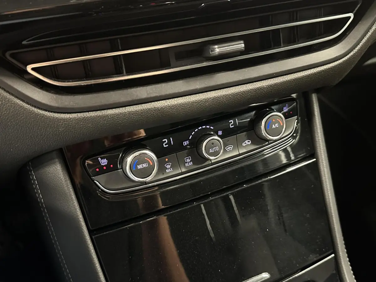 1.2 Turbo Business Elegance TREKHAAK CAMERA CARPLAY NAVI CRUISE ECC LM.