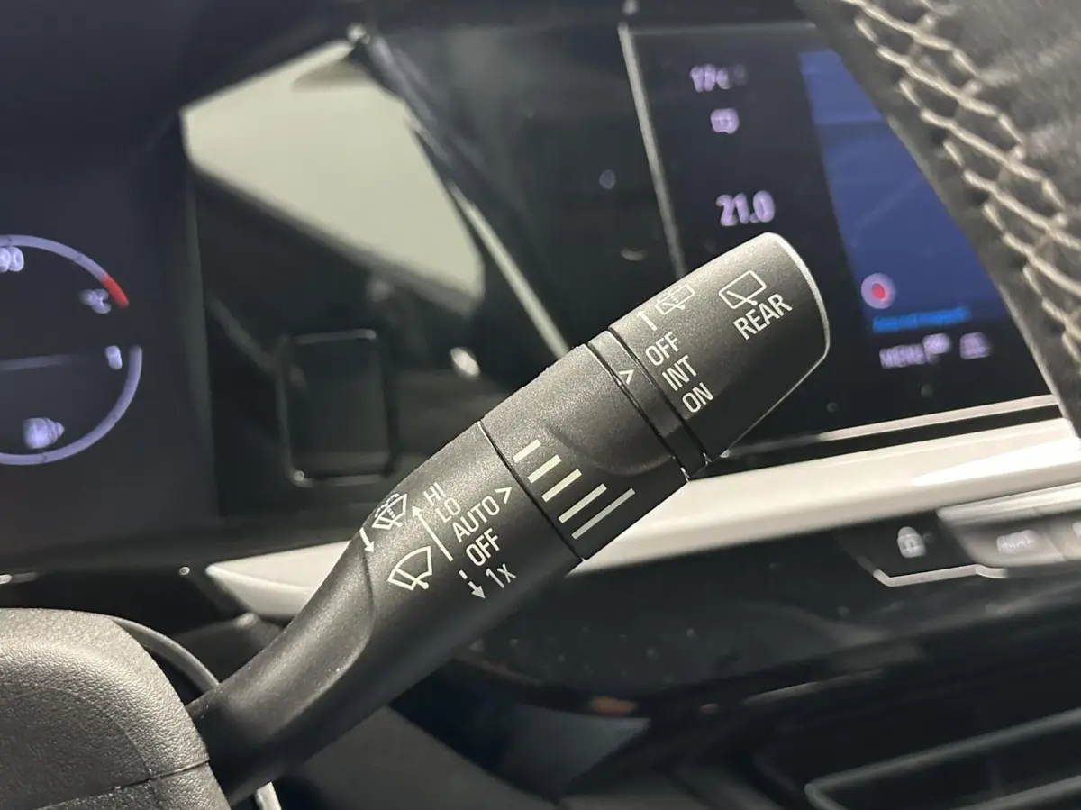 1.2 Turbo Business Elegance TREKHAAK CAMERA CARPLAY NAVI CRUISE ECC LM.