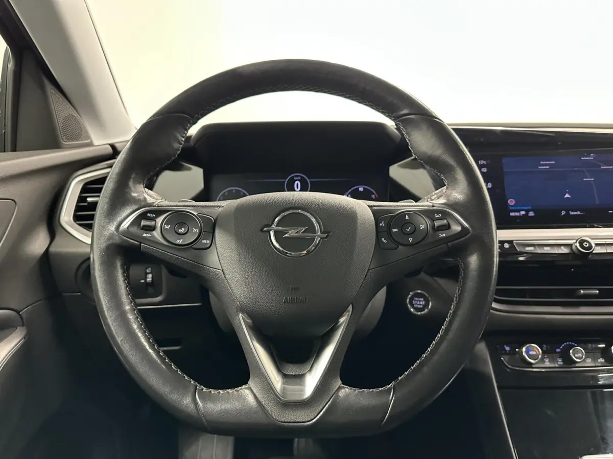 1.2 Turbo Business Elegance TREKHAAK CAMERA CARPLAY NAVI CRUISE ECC LM.