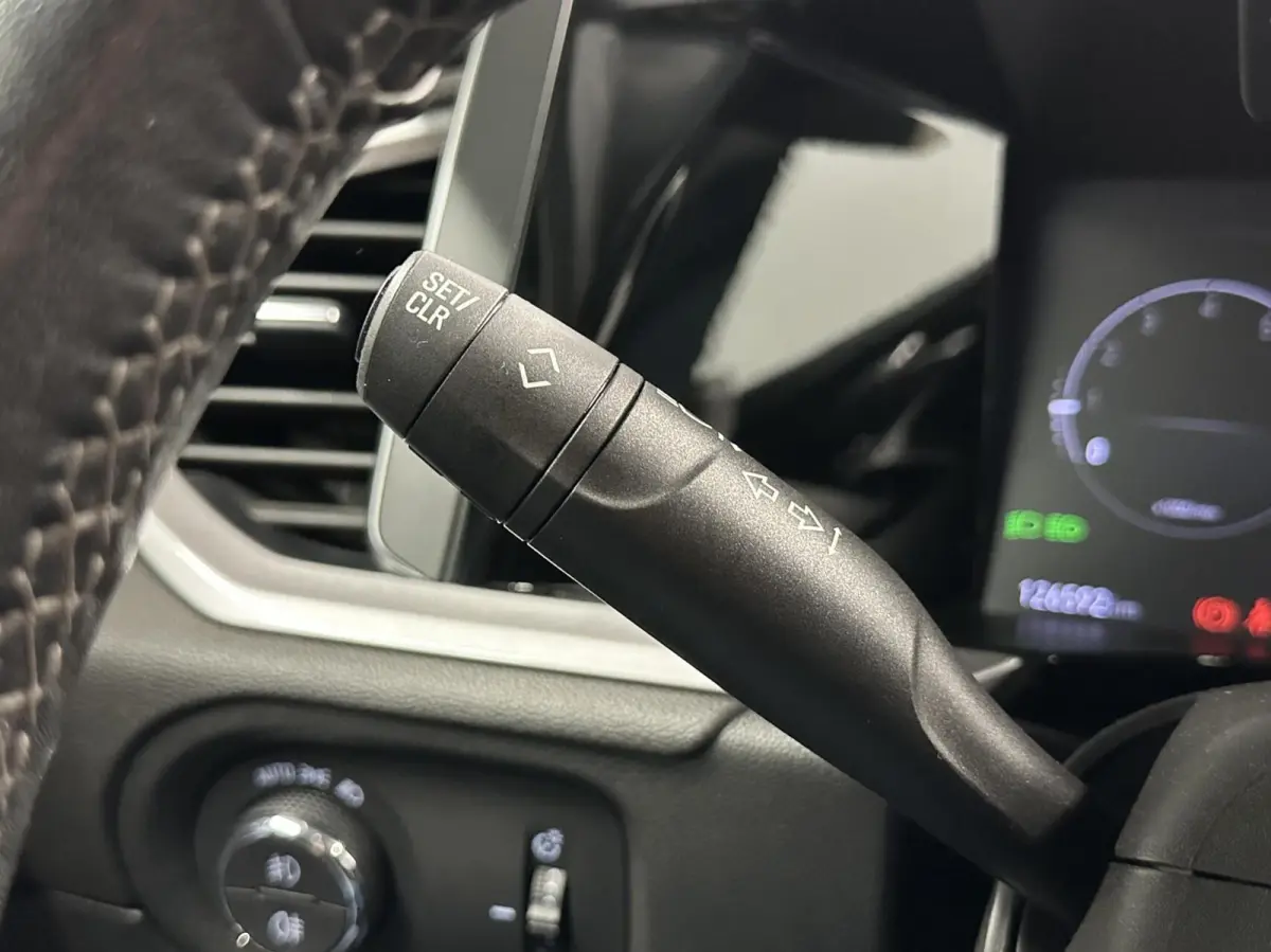 1.2 Turbo Business Elegance TREKHAAK CAMERA CARPLAY NAVI CRUISE ECC LM.