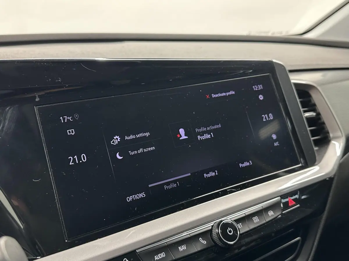 1.2 Turbo Business Elegance TREKHAAK CAMERA CARPLAY NAVI CRUISE ECC LM.