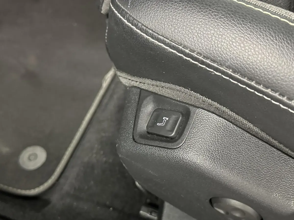 1.2 Turbo Business Elegance TREKHAAK CAMERA CARPLAY NAVI CRUISE ECC LM.