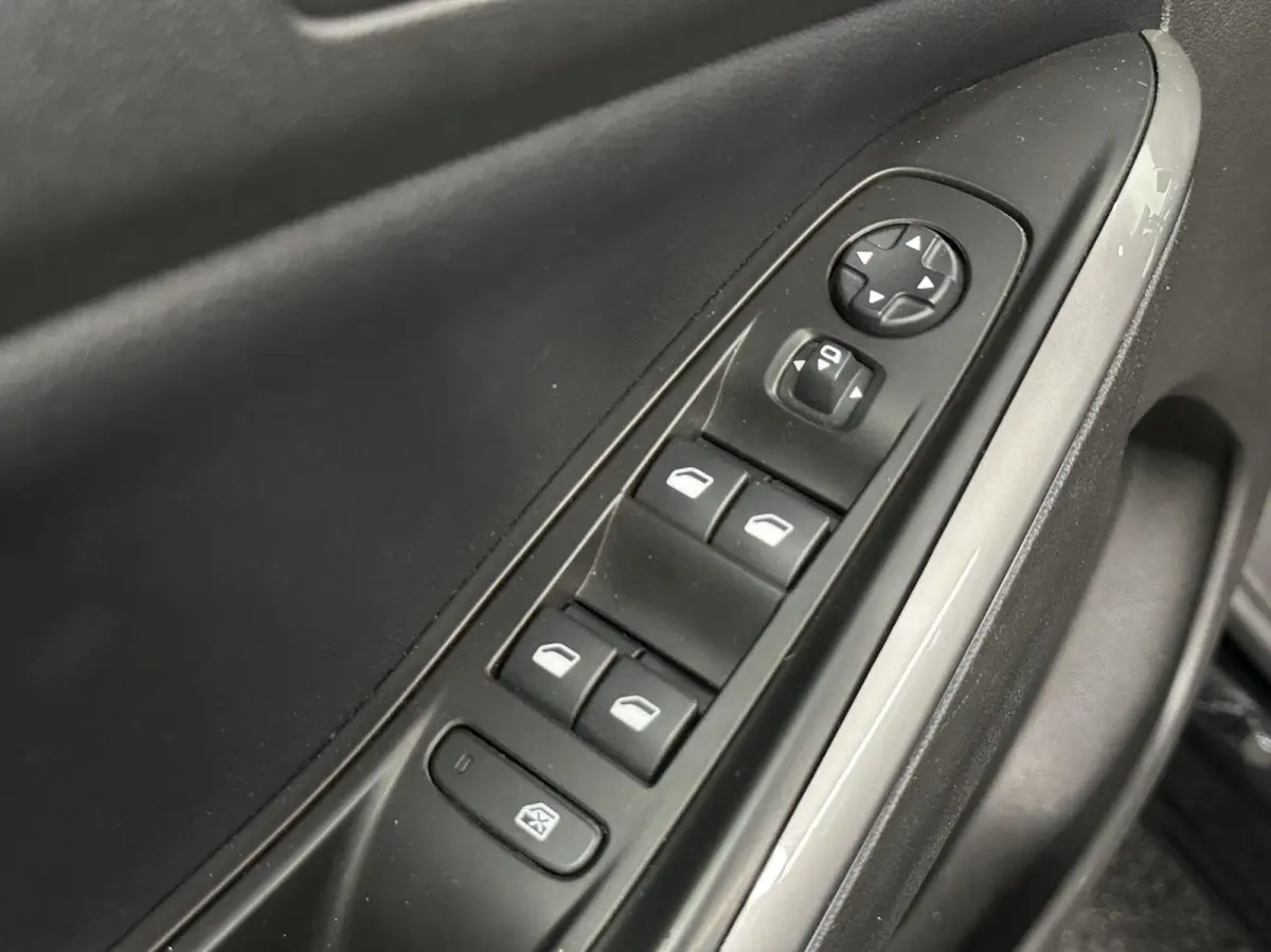 1.2 Turbo Business Elegance TREKHAAK CAMERA CARPLAY NAVI CRUISE ECC LM.