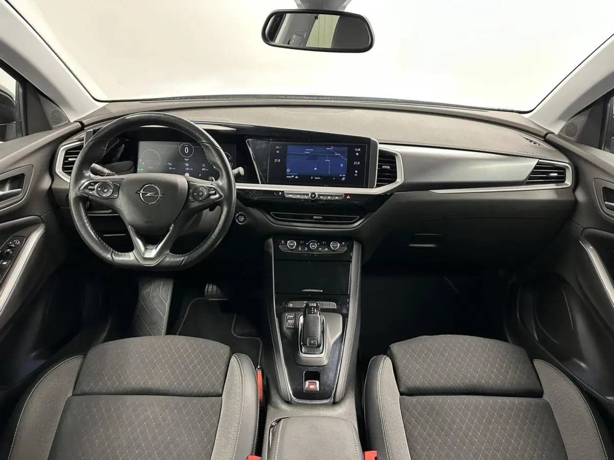1.2 Turbo Business Elegance TREKHAAK CAMERA CARPLAY NAVI CRUISE ECC LM.