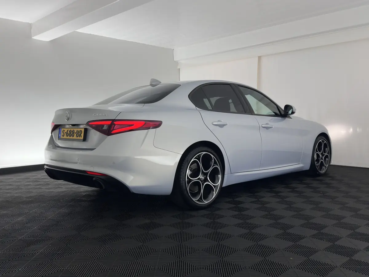 2.0T Sprint (INCL-BTW)  Aut. *ADAPTIVE-CRUISE | LEATHER | XENON | MEMORY-PACK | HEATED-SPORTSEATS | CAMERA | NAVI-FULLMAP | DAB+ | SHIFT-PADDLES | PRIVACY-GLASS | LANE-ASSIST | BLINDSPOT | K