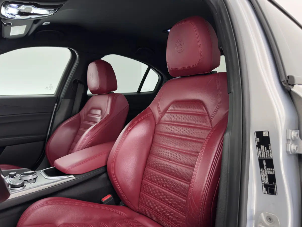 2.0T Sprint (INCL-BTW)  Aut. *ADAPTIVE-CRUISE | LEATHER | XENON | MEMORY-PACK | HEATED-SPORTSEATS | CAMERA | NAVI-FULLMAP | DAB+ | SHIFT-PADDLES | PRIVACY-GLASS | LANE-ASSIST | BLINDSPOT | K