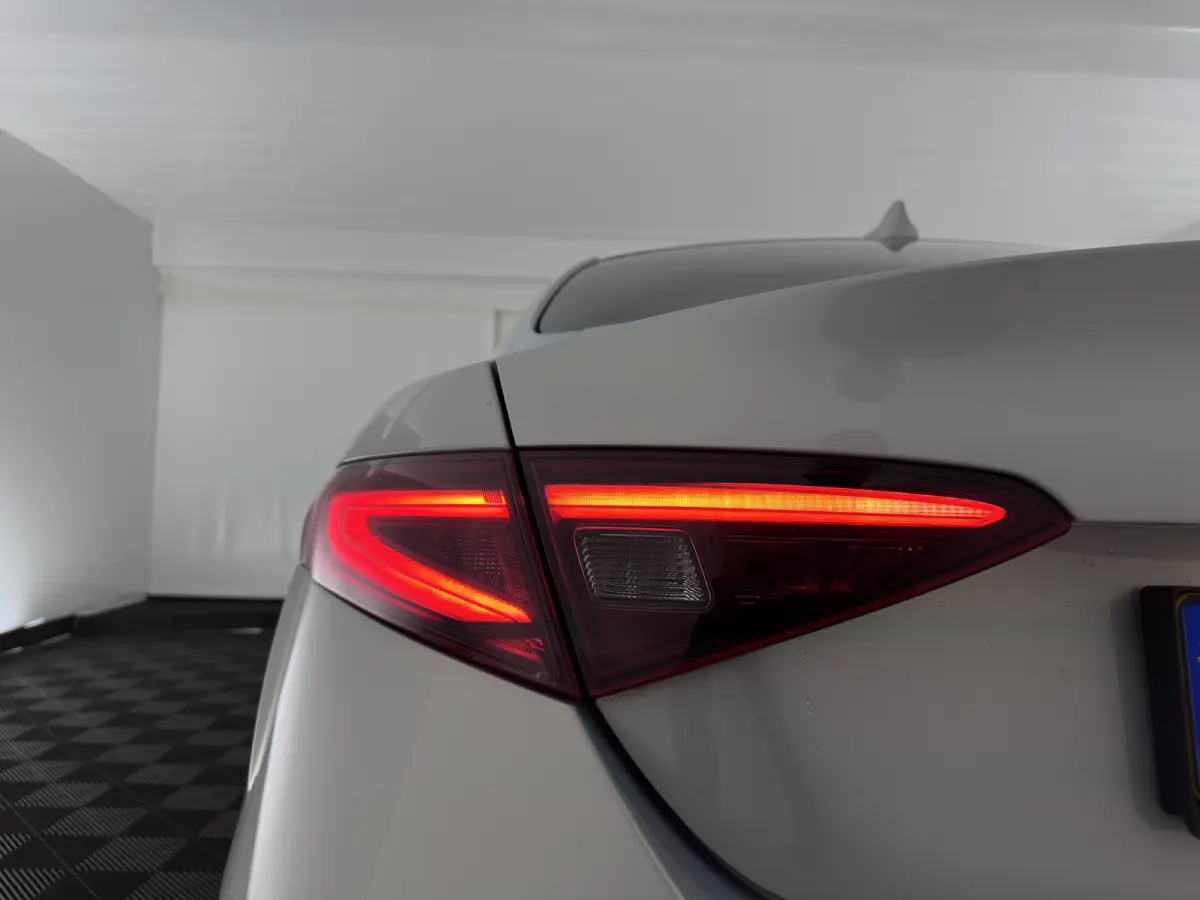 2.0T Sprint (INCL-BTW)  Aut. *ADAPTIVE-CRUISE | LEATHER | XENON | MEMORY-PACK | HEATED-SPORTSEATS | CAMERA | NAVI-FULLMAP | DAB+ | SHIFT-PADDLES | PRIVACY-GLASS | LANE-ASSIST | BLINDSPOT | K