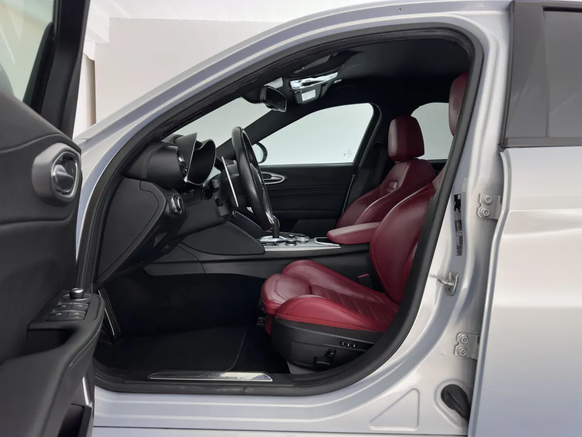 2.0T Sprint (INCL-BTW)  Aut. *ADAPTIVE-CRUISE | LEATHER | XENON | MEMORY-PACK | HEATED-SPORTSEATS | CAMERA | NAVI-FULLMAP | DAB+ | SHIFT-PADDLES | PRIVACY-GLASS | LANE-ASSIST | BLINDSPOT | K