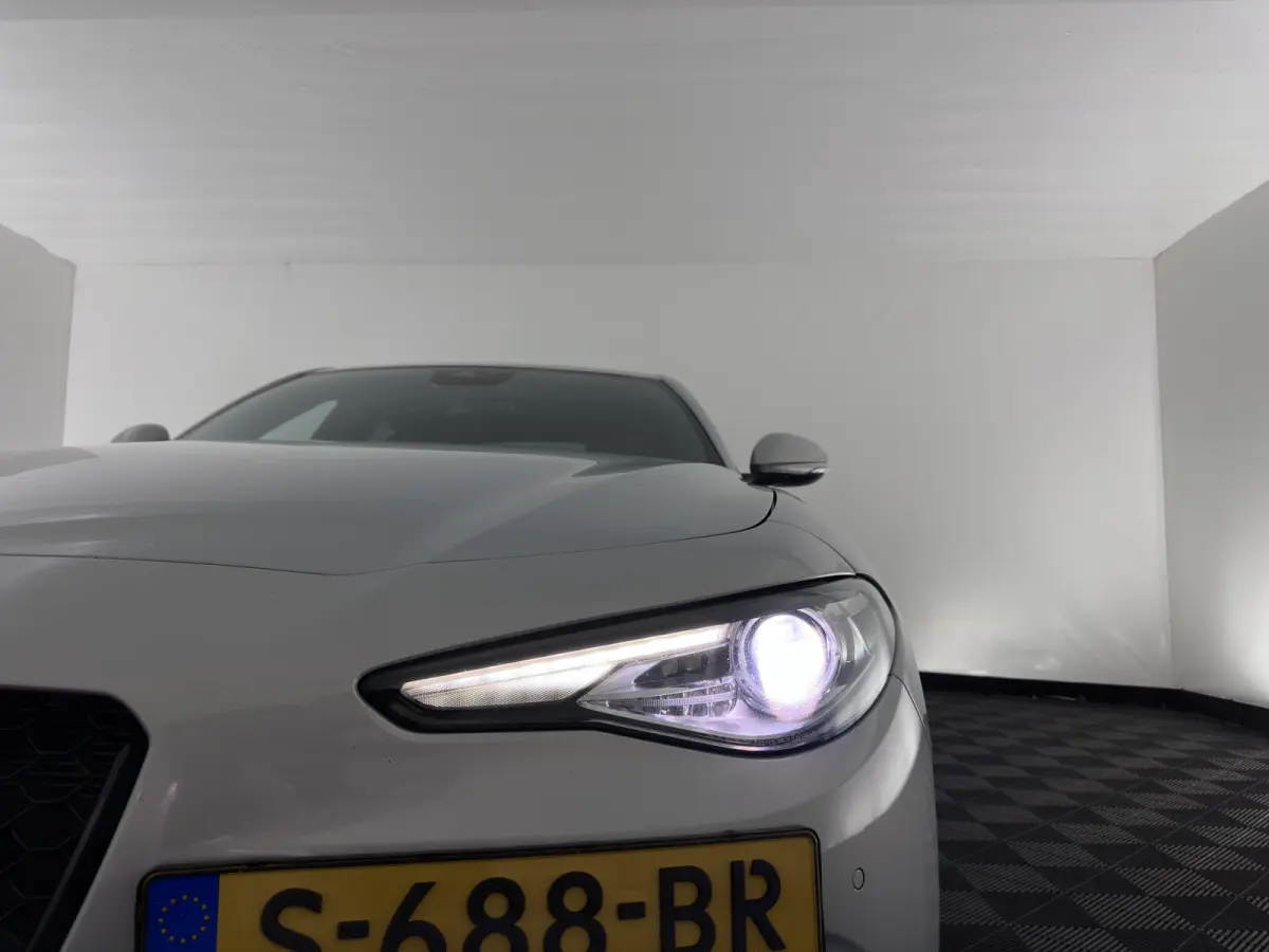 2.0T Sprint (INCL-BTW)  Aut. *ADAPTIVE-CRUISE | LEATHER | XENON | MEMORY-PACK | HEATED-SPORTSEATS | CAMERA | NAVI-FULLMAP | DAB+ | SHIFT-PADDLES | PRIVACY-GLASS | LANE-ASSIST | BLINDSPOT | K