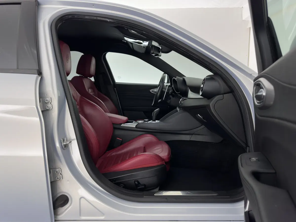 2.0T Sprint (INCL-BTW)  Aut. *ADAPTIVE-CRUISE | LEATHER | XENON | MEMORY-PACK | HEATED-SPORTSEATS | CAMERA | NAVI-FULLMAP | DAB+ | SHIFT-PADDLES | PRIVACY-GLASS | LANE-ASSIST | BLINDSPOT | K