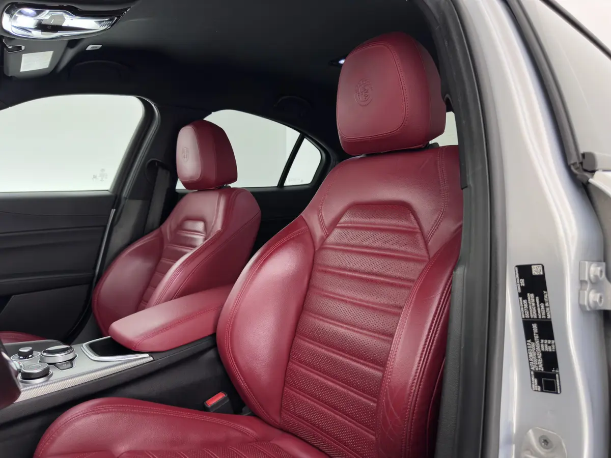 2.0T Sprint (INCL-BTW)  Aut. *LEATHER | XENON | MEMORY-PACK | HEATED-VELOCE-SPORTSEATS | CAMERA | NAVI-FULLMAP | DAB+ | SHIFTPADDLES | PRIVACY-GLASS | BLINDSPOT | KEYLESS | 19"ALU*