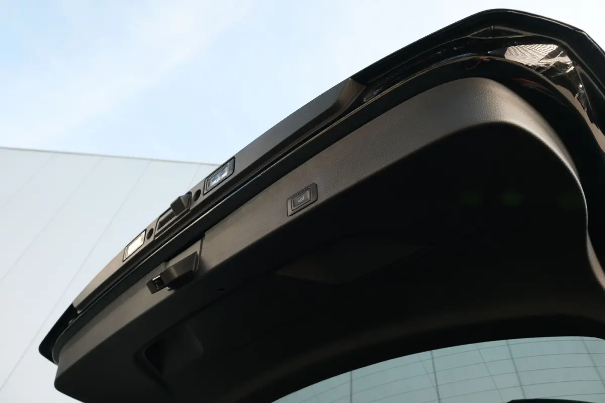 1.5 TSI e-Hybrid VZ Tribe Edition l Sennheiser Sound l Elekt. Trekhaak l Elektr. Stoel incl Memory l Side Assist l 360gr Camera l