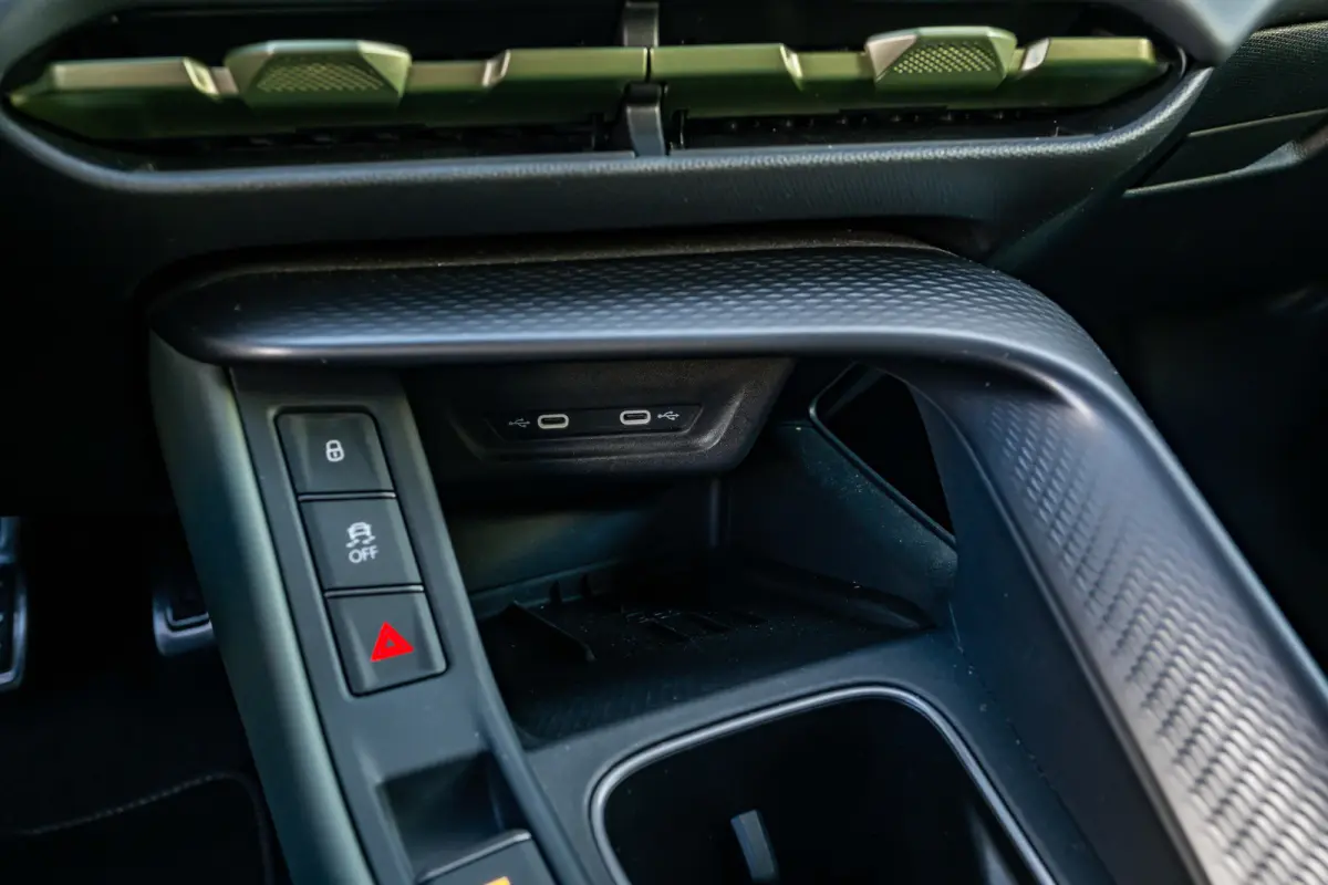 1.5 TSI e-Hybrid VZ Tribe Edition l Sennheiser Sound l Elekt. Trekhaak l Elektr. Stoel incl Memory l Side Assist l 360gr Camera l