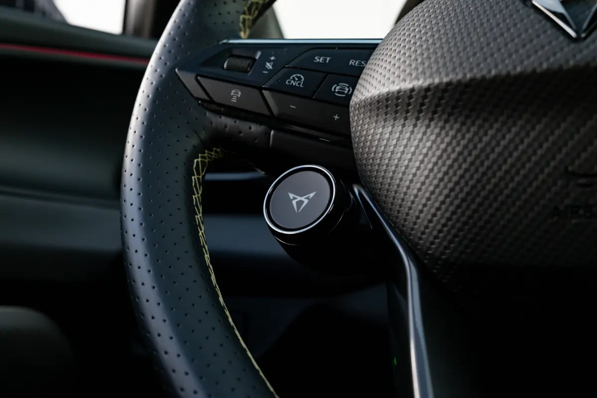 1.5 TSI e-Hybrid VZ Tribe Edition l Sennheiser Sound l Elekt. Trekhaak l Elektr. Stoel incl Memory l Side Assist l 360gr Camera l