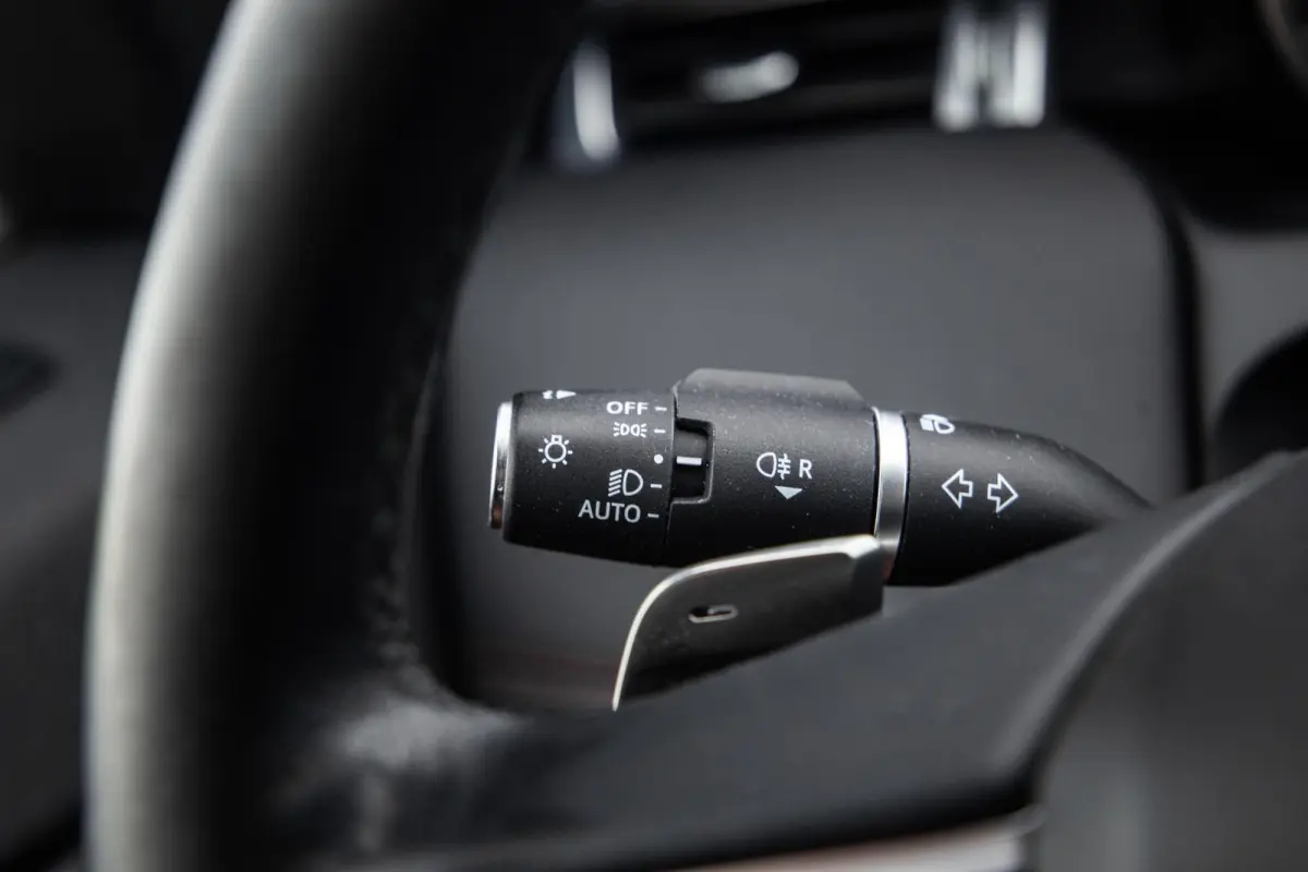 P300e 1.5 SE R-DYNAMIC / CARPLAY / LEER / DEALER ONDERHOUDEN / CAMERA