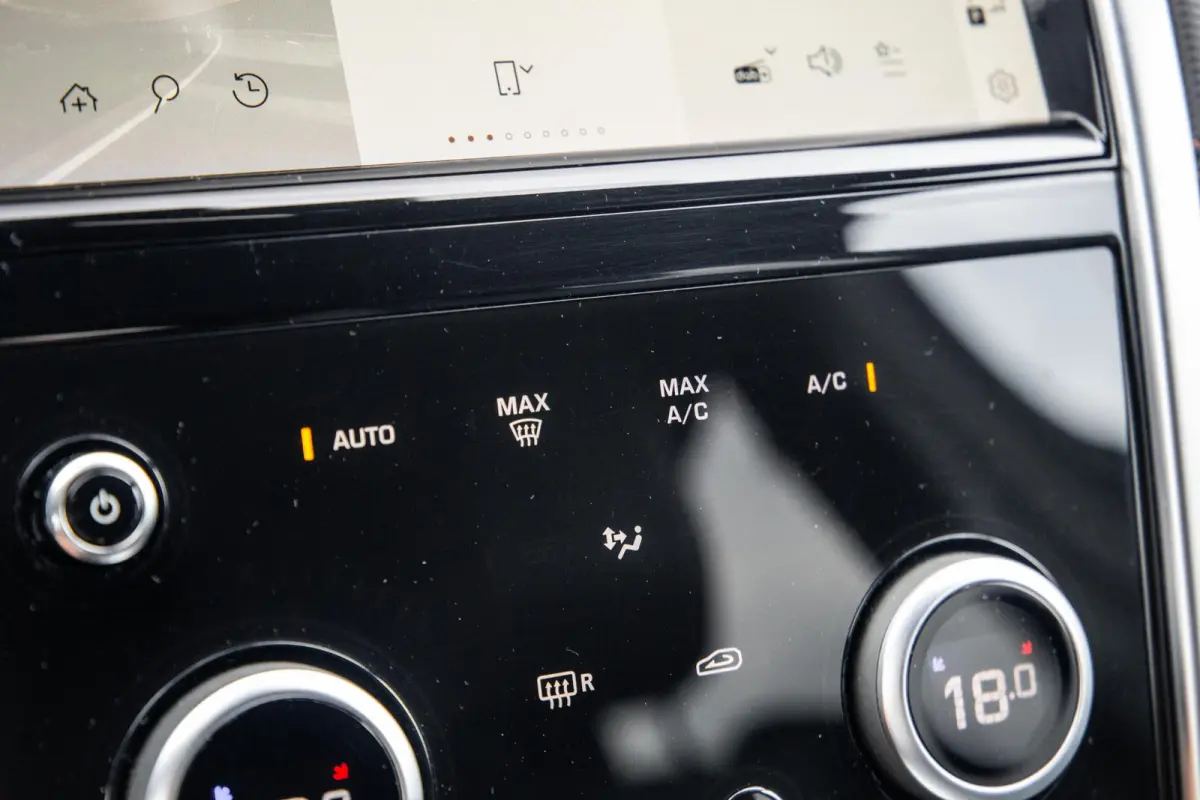 P300e 1.5 SE R-DYNAMIC / CARPLAY / LEER / DEALER ONDERHOUDEN / CAMERA